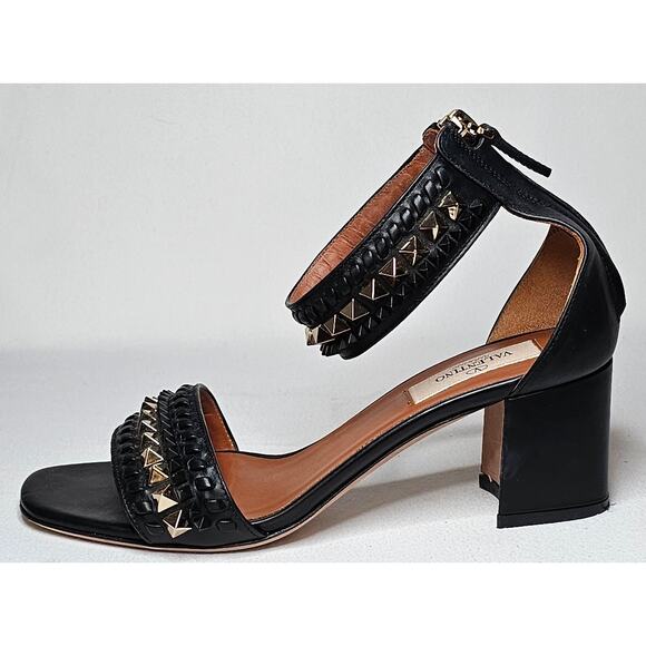 Valentino Garavani Rockstud black leather sandals - Picture 4 of 12